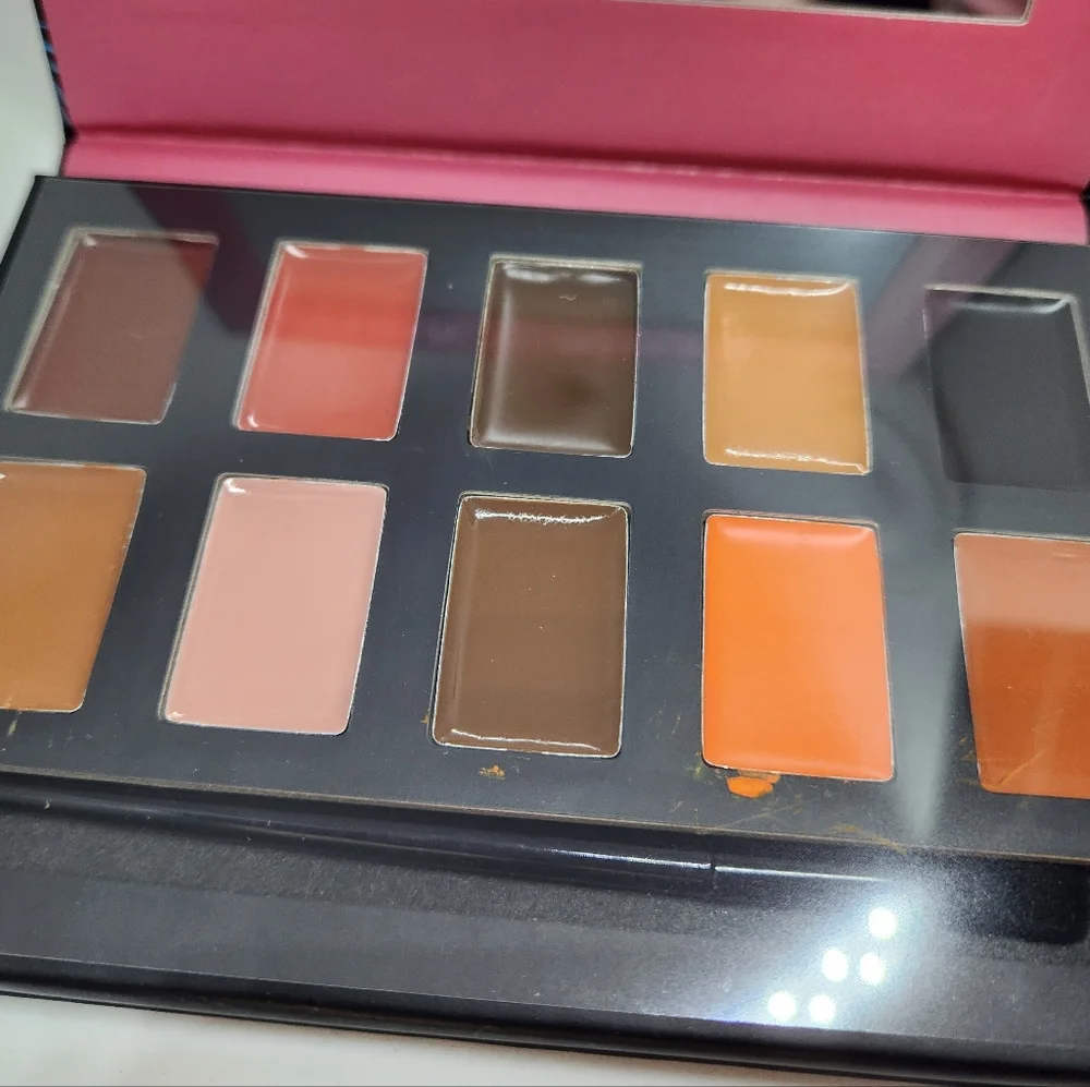 Izzy & Liv Addicted Collection 10 Lip Color Palette